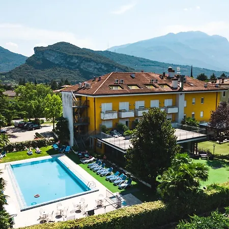 Appartamento Campagnola Mansardato Con Soppalco Riva del Garda Exterior photo